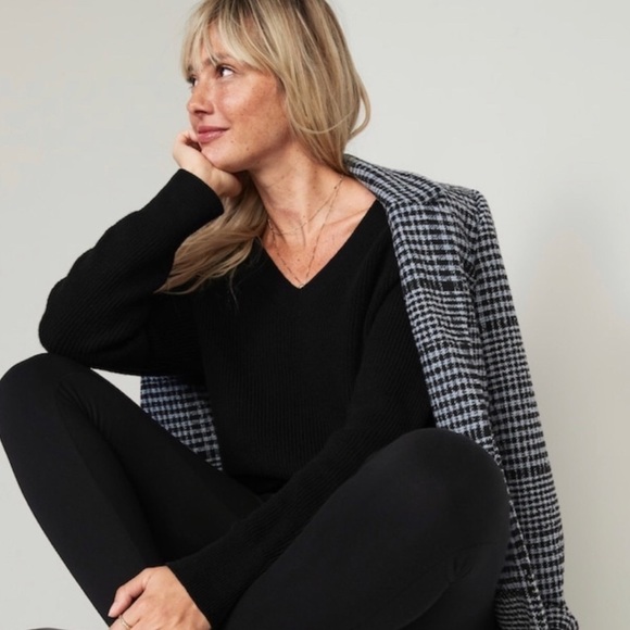 NWT! Women’s Black V-Neck Shaker-Stitch Cocoon Sweater - Multiple Sizes - Picture 3 of 8